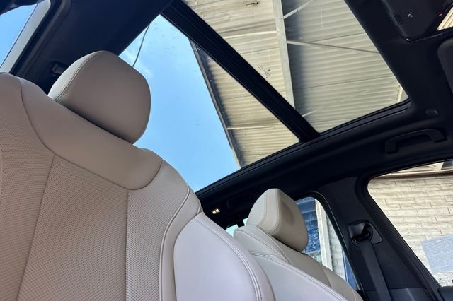 Used 2023 White BMW xDrive30i image 21