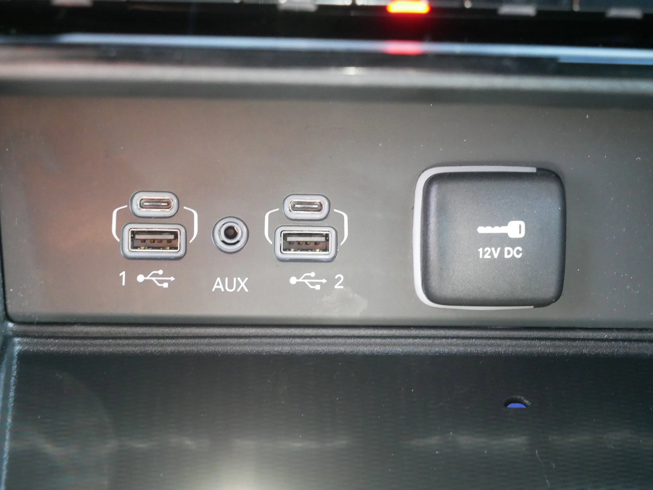 Used 2024 Velvet Red Pearlcoat Jeep Altitude X image 31
