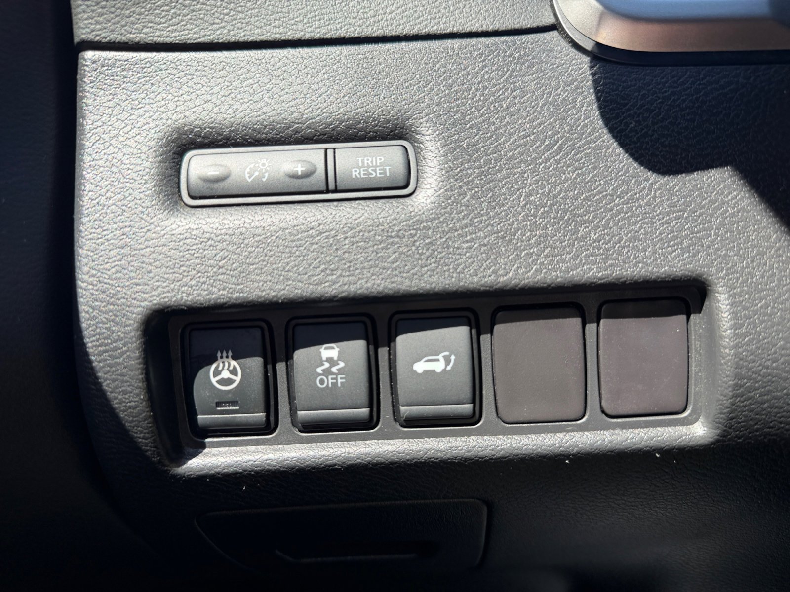 Used 2017 Gun Metallic Nissan Platinum image 17