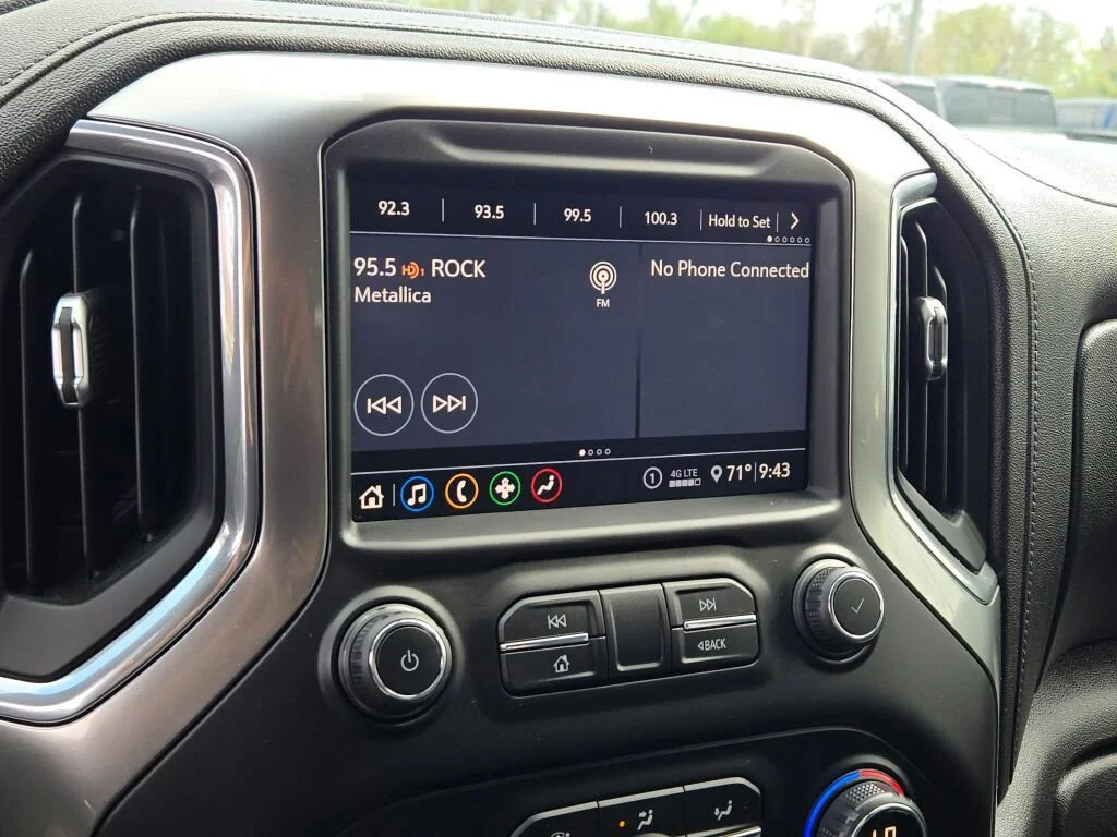 Used 2020 SUMMIT WHITE Chevrolet LT image 26