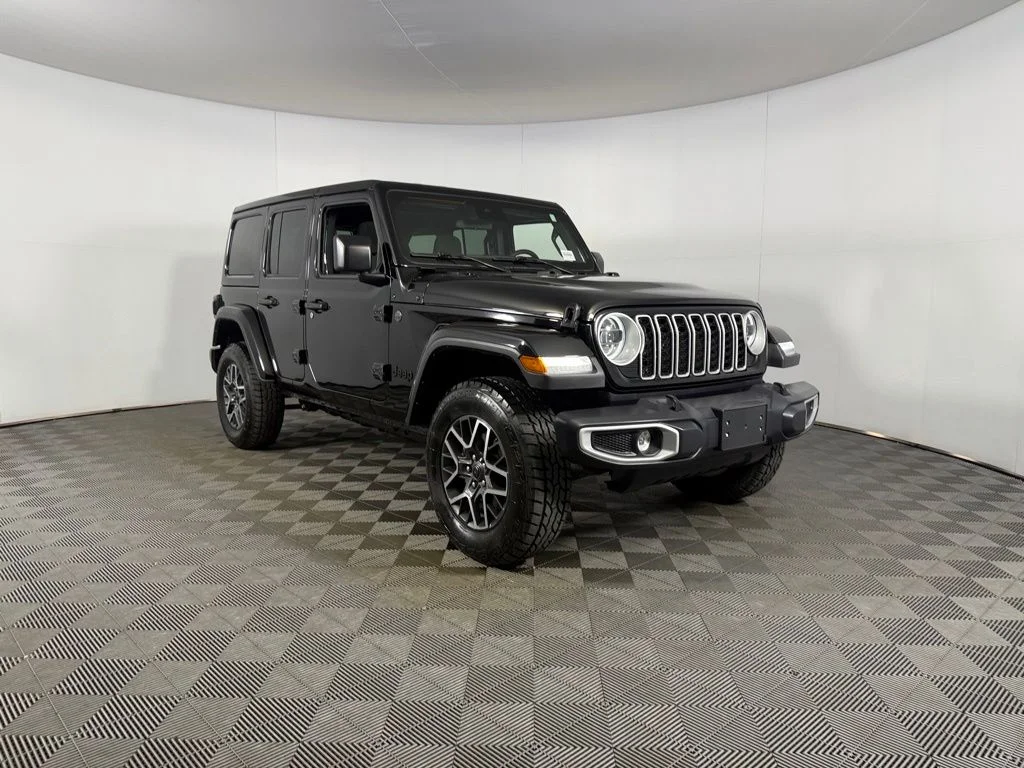 Used 2025 Black Jeep Sahara image 3