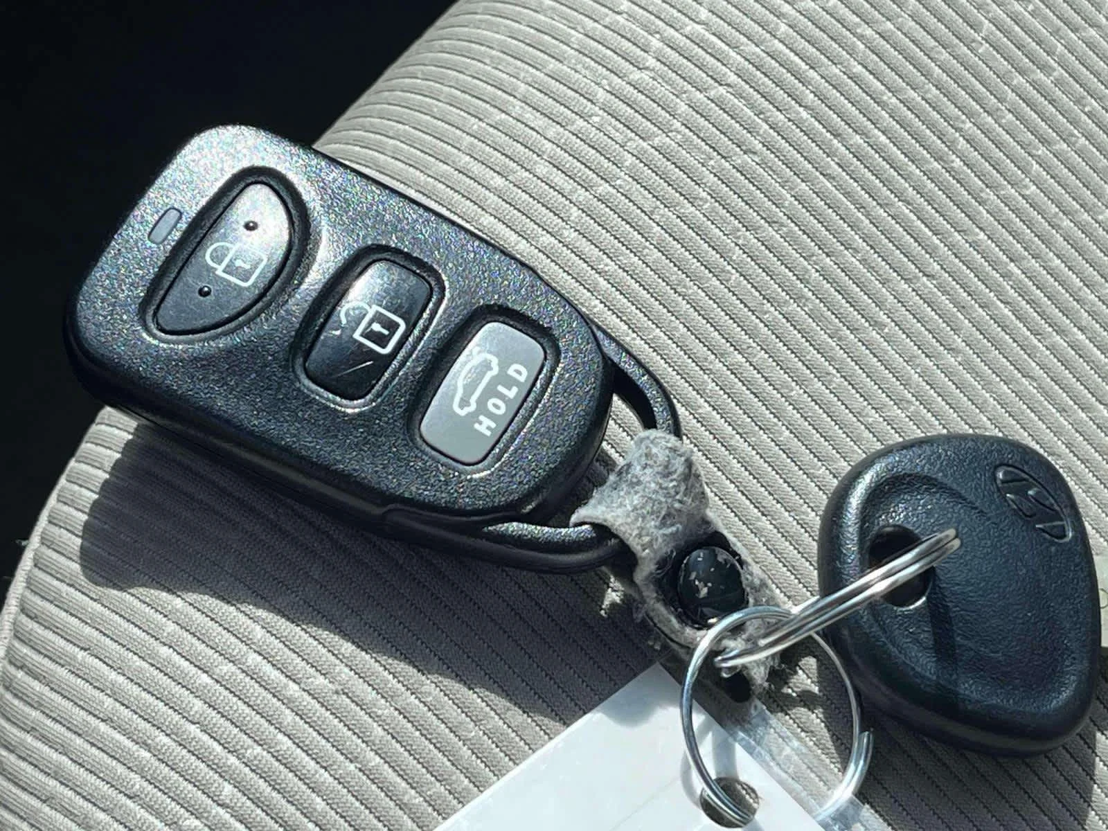 Used 2017 Mineral Beige Pearl Hyundai SE image 4