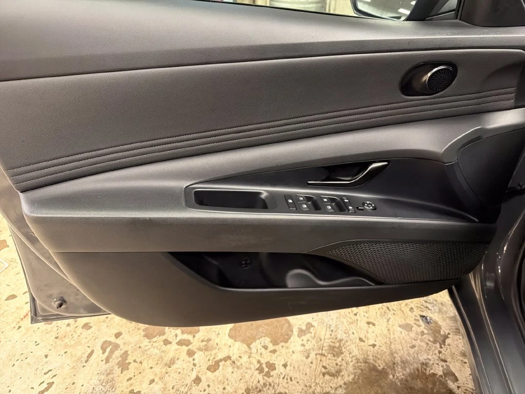 Used 2025 Gray Hyundai SEL Sport image 15