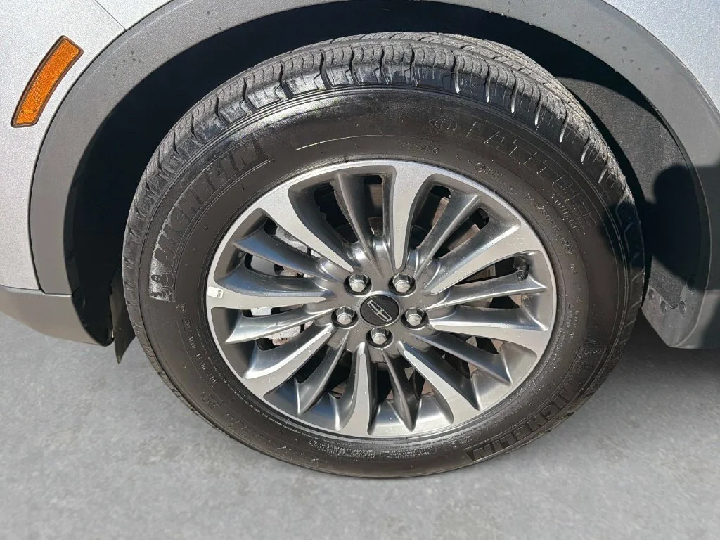 Used 2023 Silver Lincoln Standard image 12