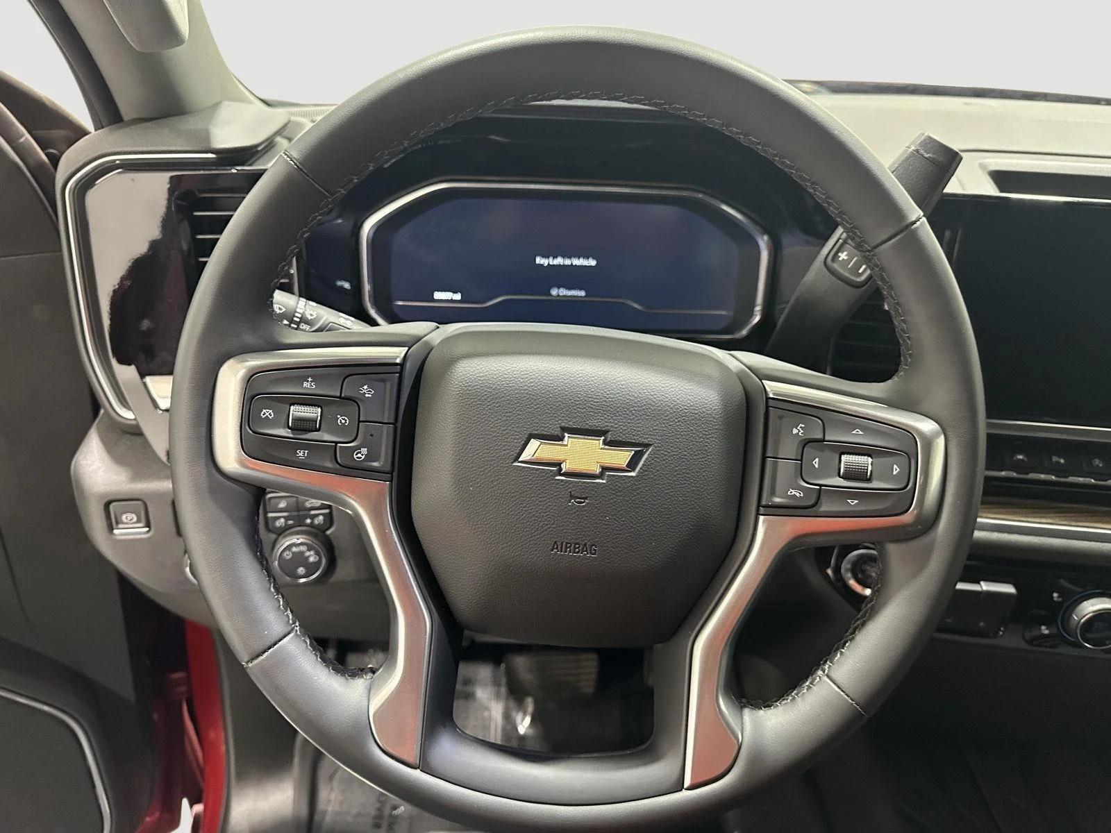 Used 2023 RADIANT RED TINTCOAT Chevrolet LT image 9