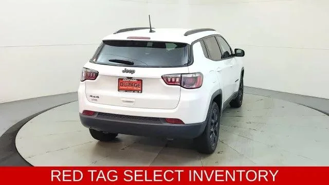 New 2026 Bright White Clear-Coat Exterior Paint Jeep Latitude image 10