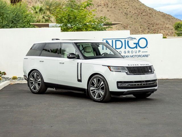New 2026 Fuji White Land Rover SE image 4