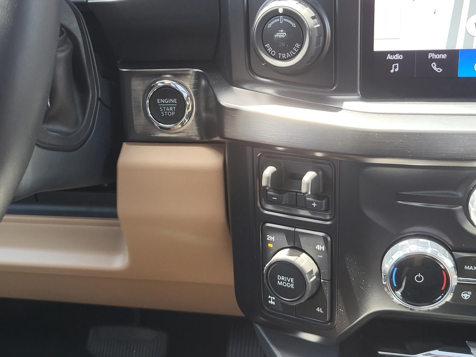 Used 2024 Oxford White Ford Lariat image 28