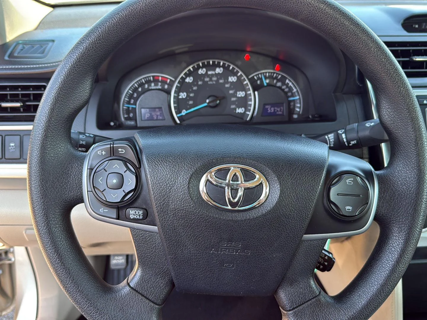 Used 2014 Creme Brulee Mica Toyota LE image 21