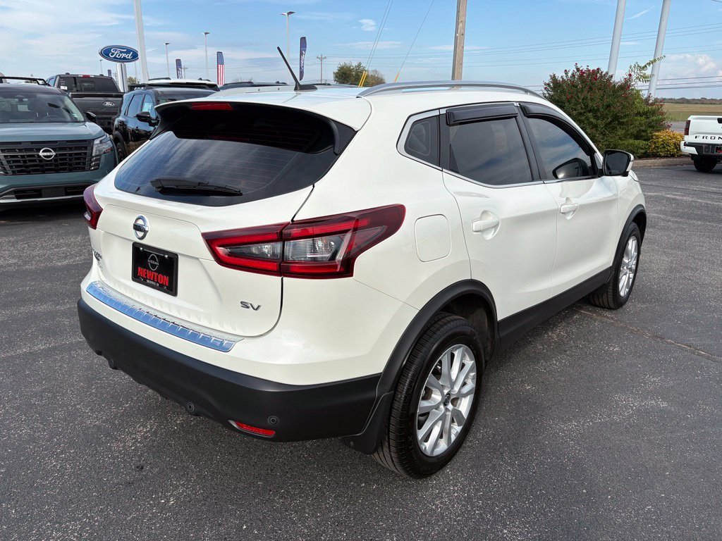 Used 2022 White Nissan SV image 2