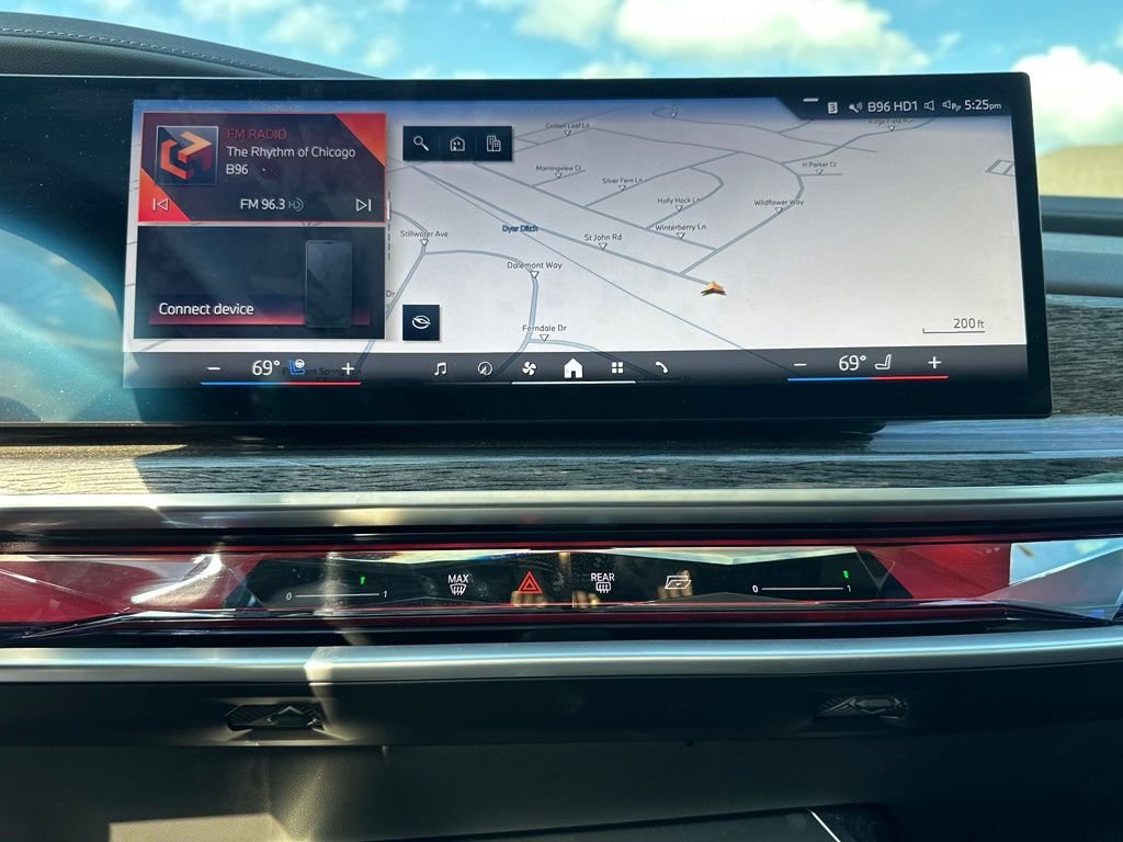 Used 2025 Black BMW 760i xDrive image 37