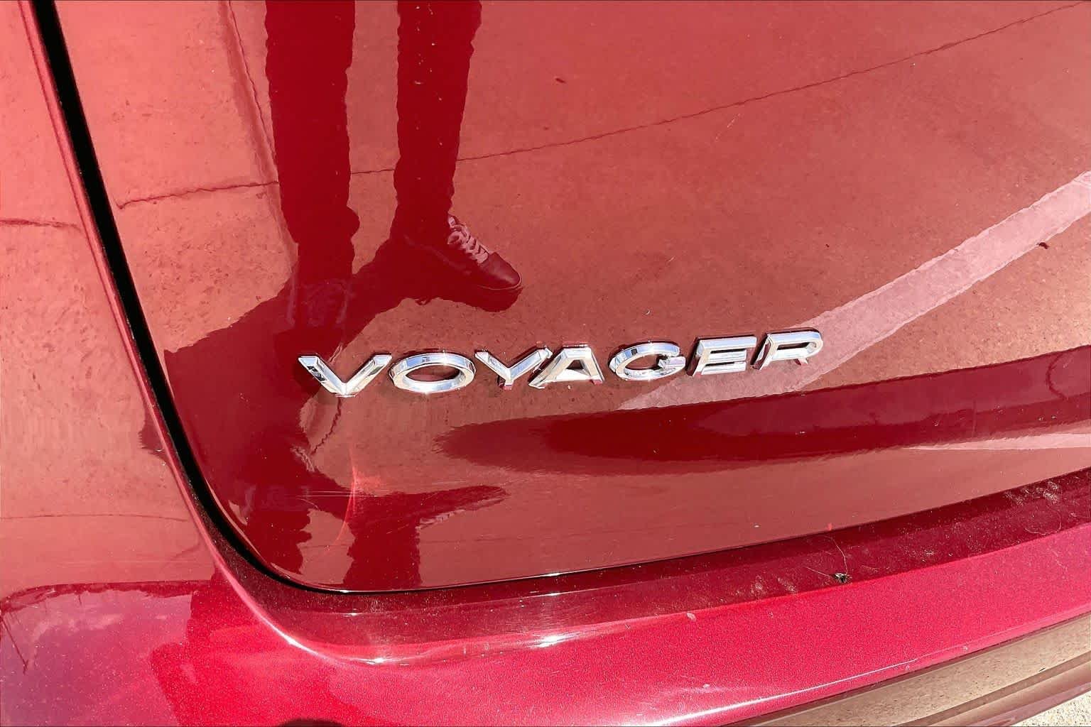 Used 2023 Velvet Red Pearlcoat Chrysler LX image 10