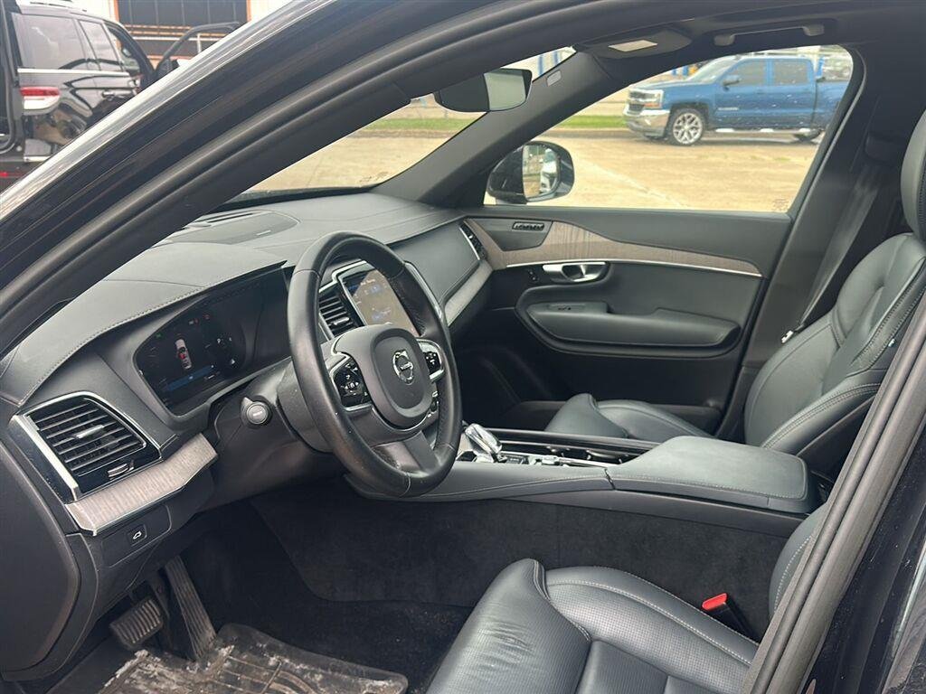 Used 2023 Onyx Black Metallic Volvo Ultimate image 12