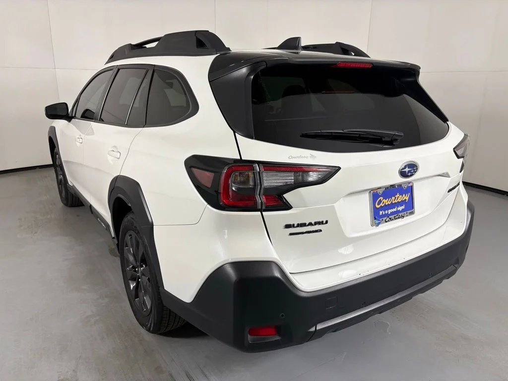 Used 2025 Crystal White Pearl Subaru Onyx Edition image 6