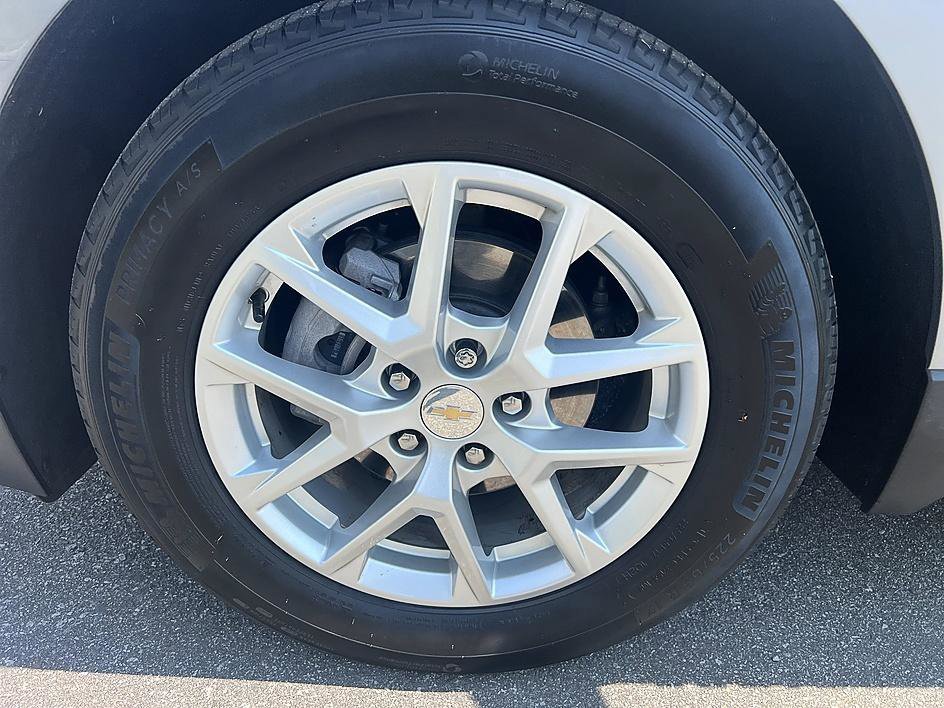 Used 2023 Sterling Gray Metallic Chevrolet LT image 9