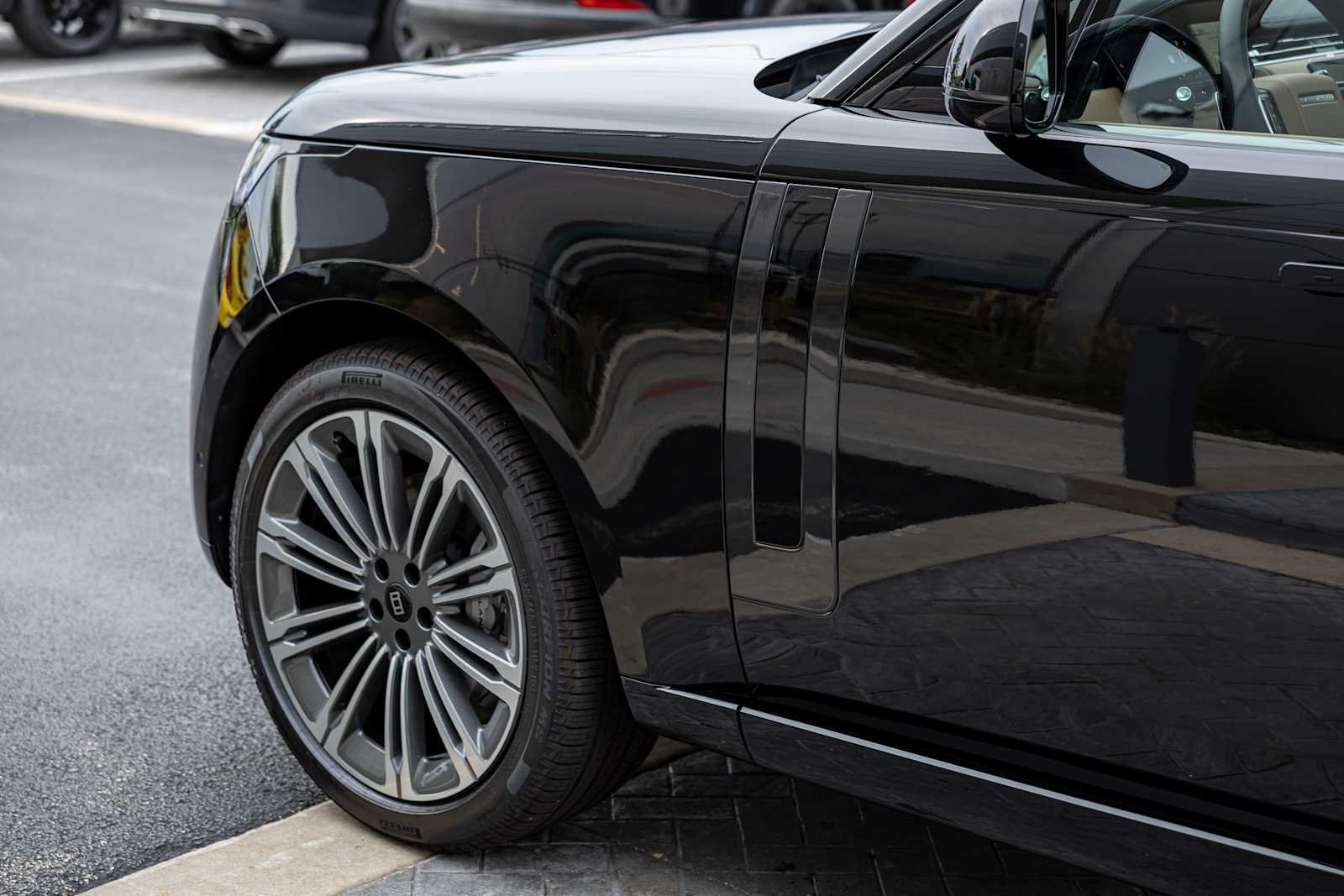 New 2027 Santorini Black Land Rover SE image 40