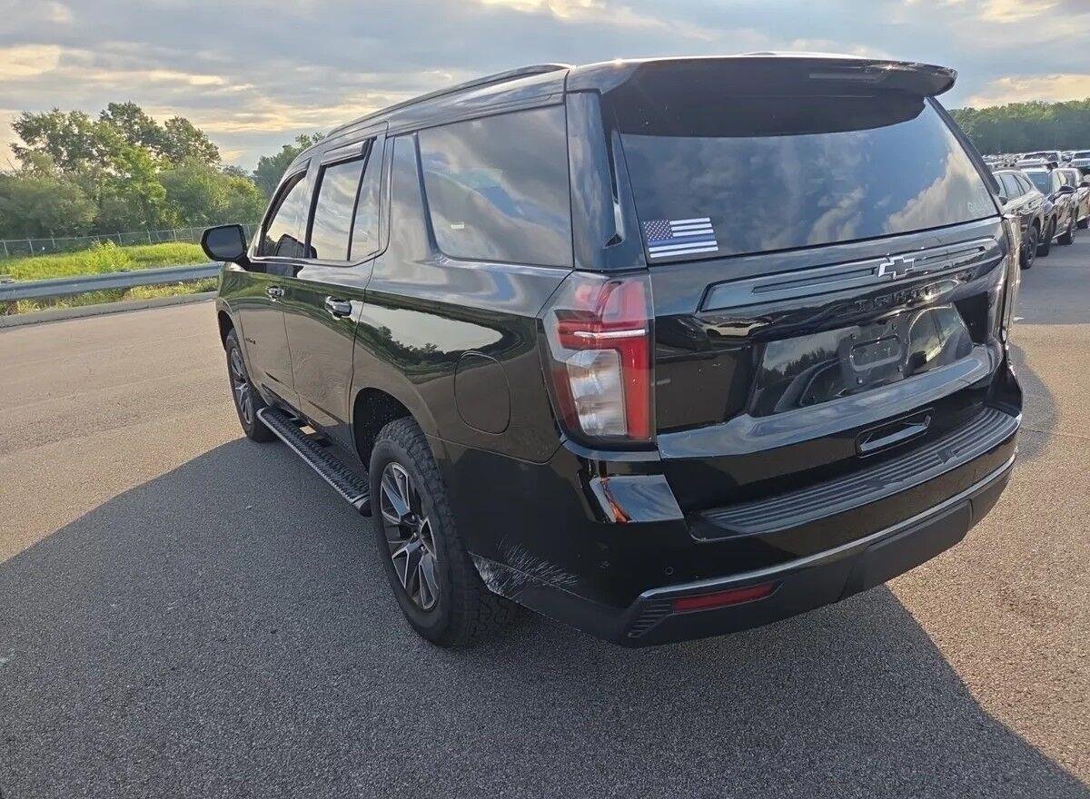 Used 2021 Black Chevrolet Z71 image 4
