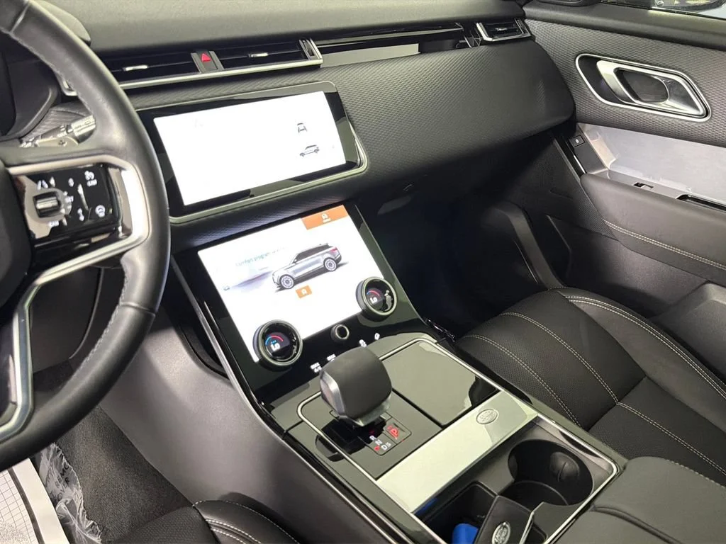 Used 2023 White Land Rover R-Dynamic S image 35