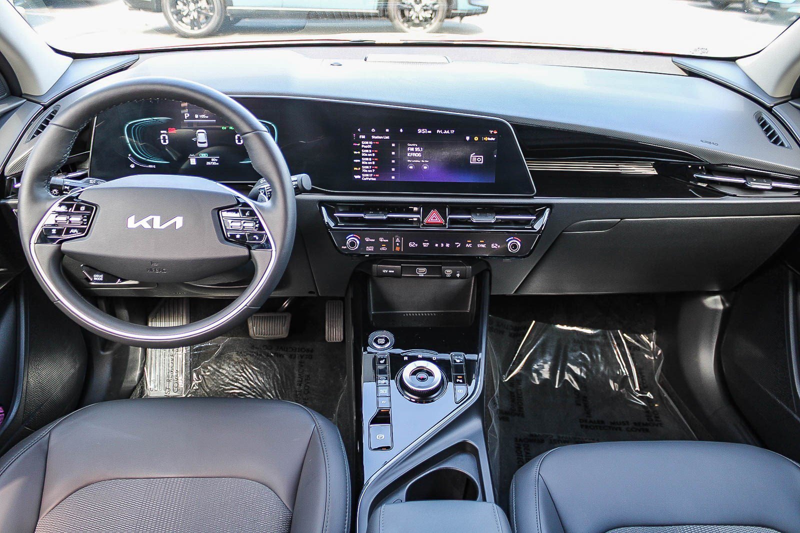 2025 Kia Niro EX - Photo 13