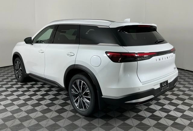 Certified Used 2027 White INFINITI LUXE image 4
