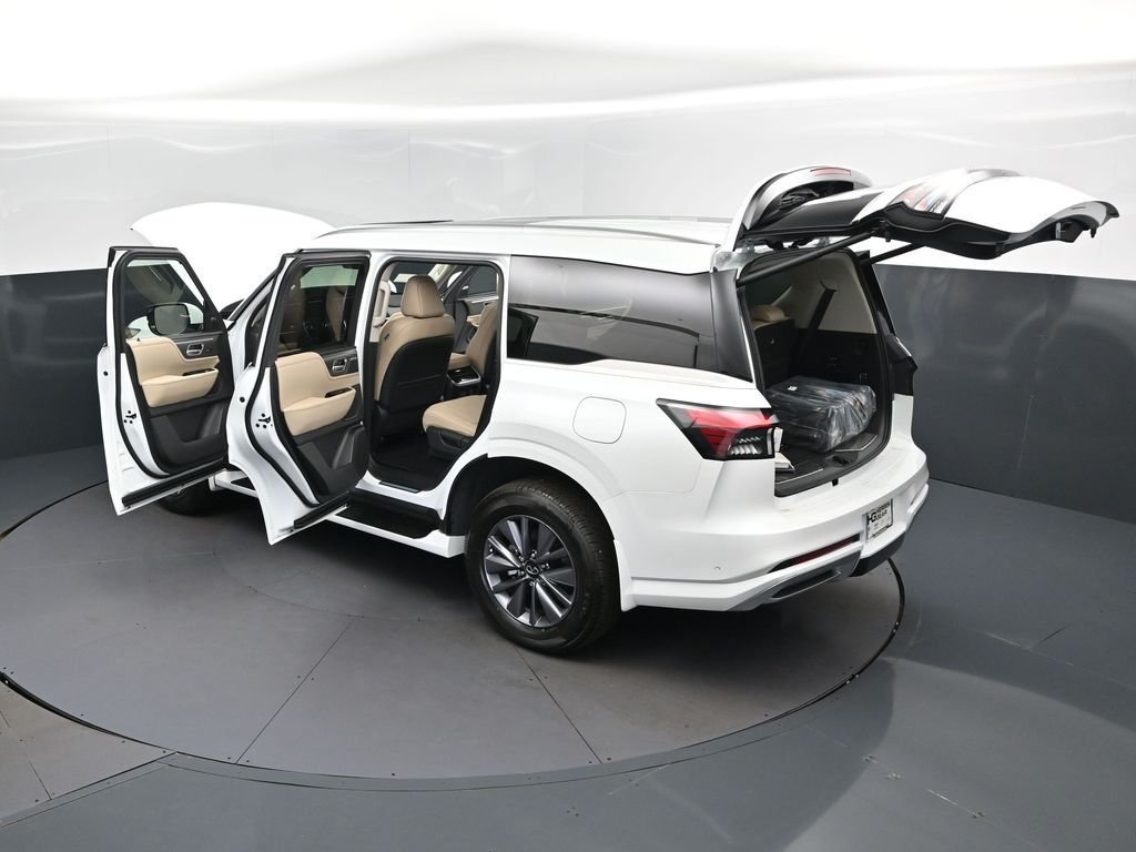 New 2026 RADIANT WHITE INFINITI Pure 2WD image 2