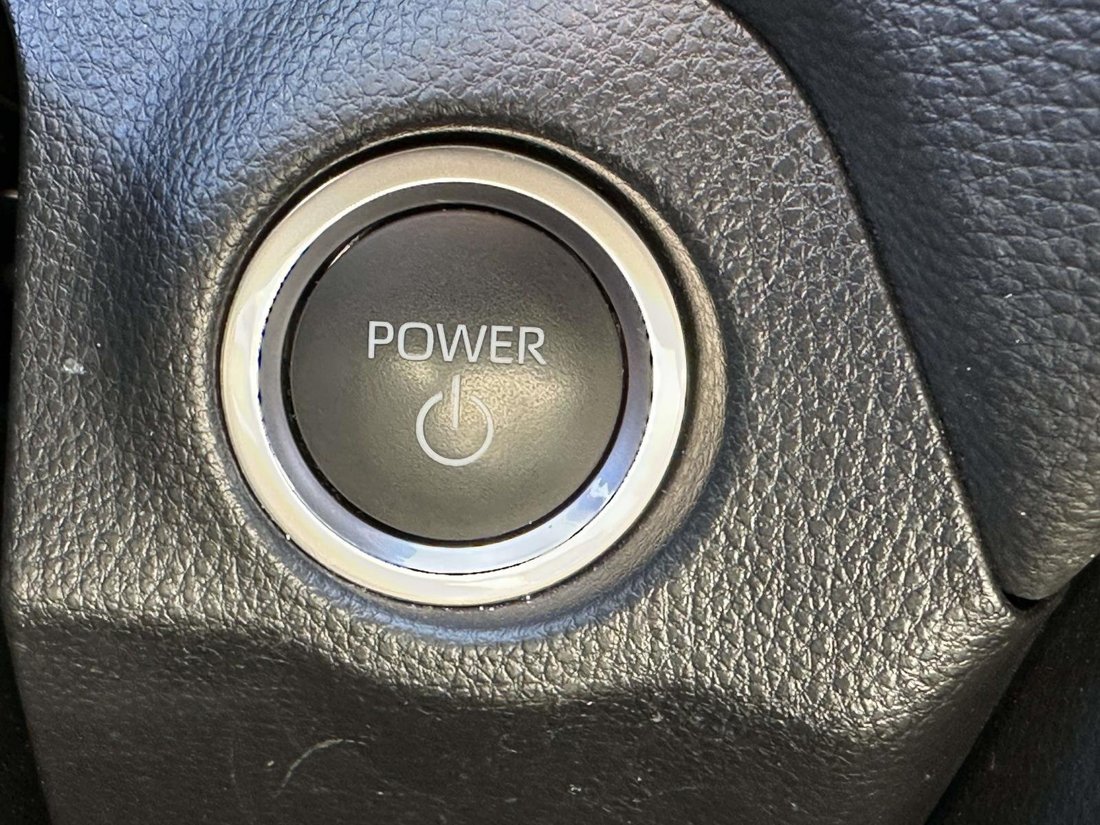 2023 Toyota RAV4 SE - Photo 28