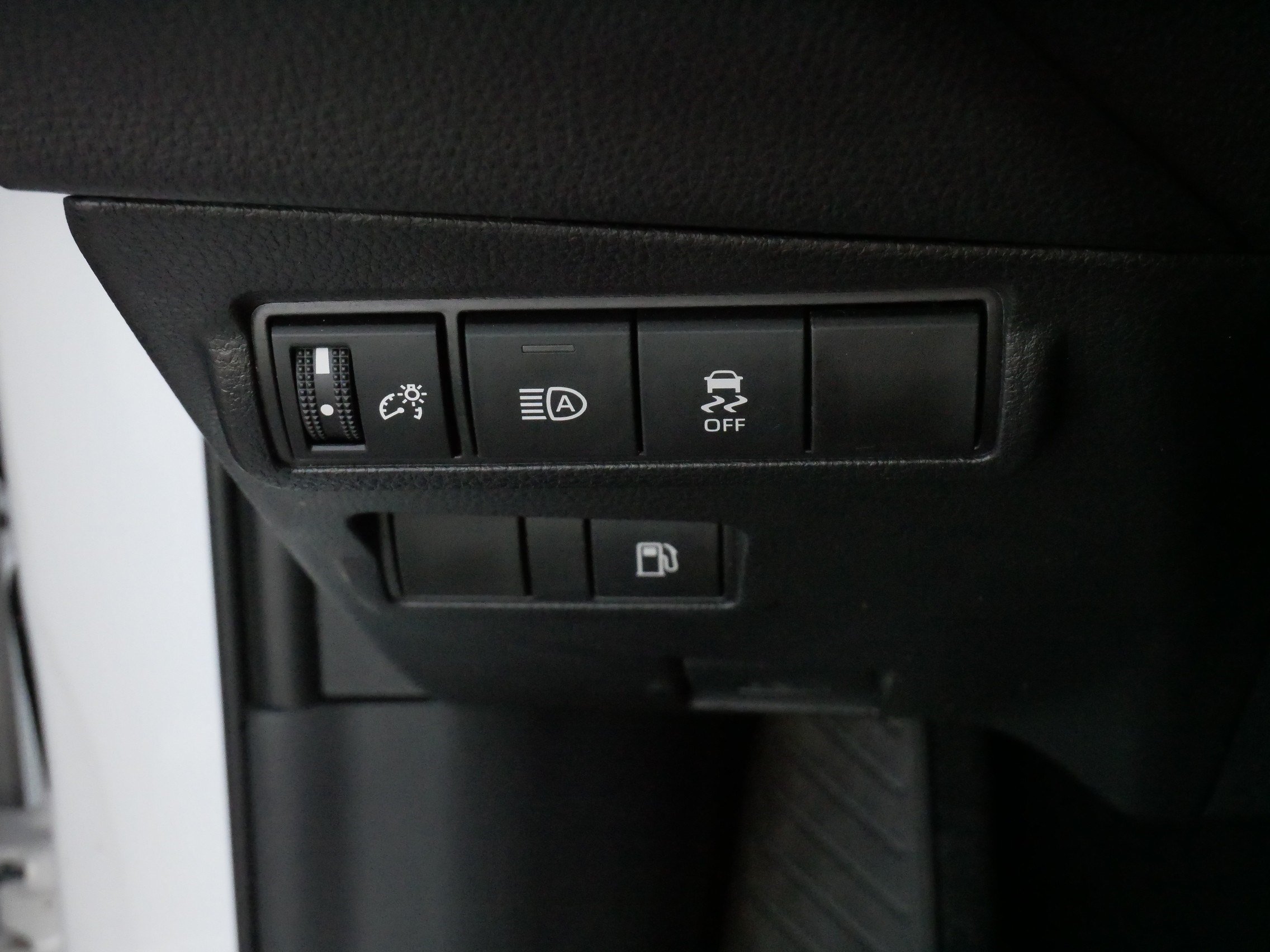 Certified Used 2026 Wind Chill Pearl Toyota Hybrid SE image 27