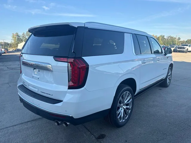 Used 2023 White GMC Denali image 5