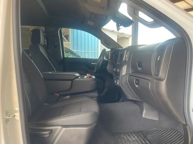 Used 2025 White Chevrolet Custom image 21