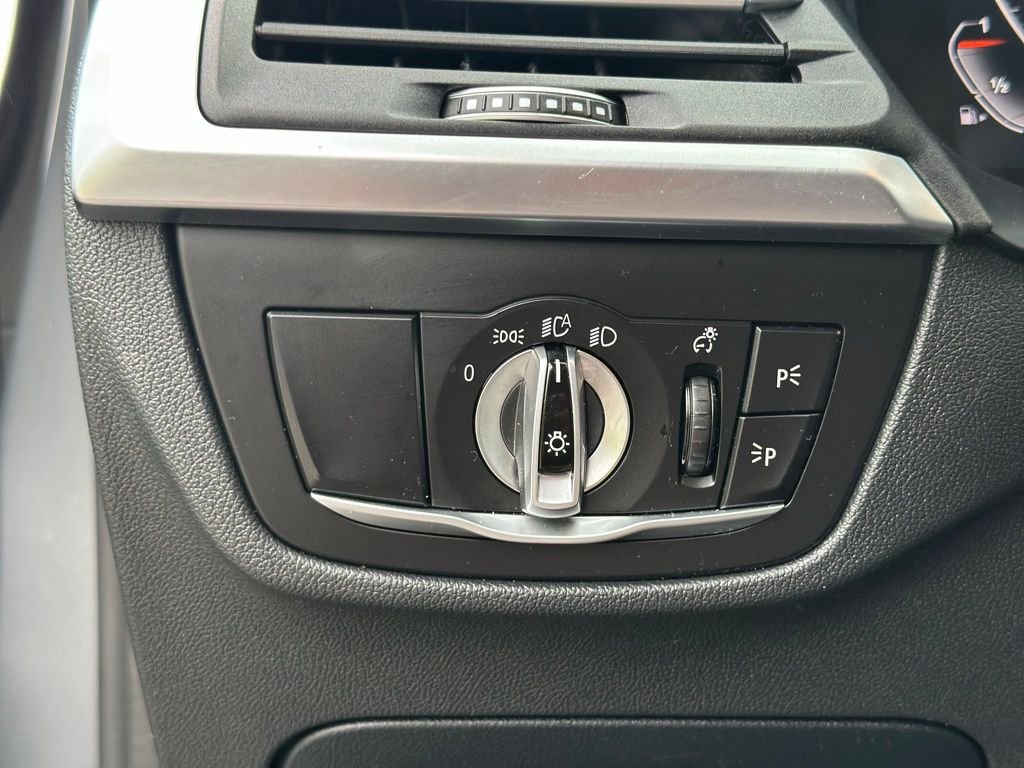 Used 2024 Skyscraper Grey Metallic BMW xDrive30i image 33