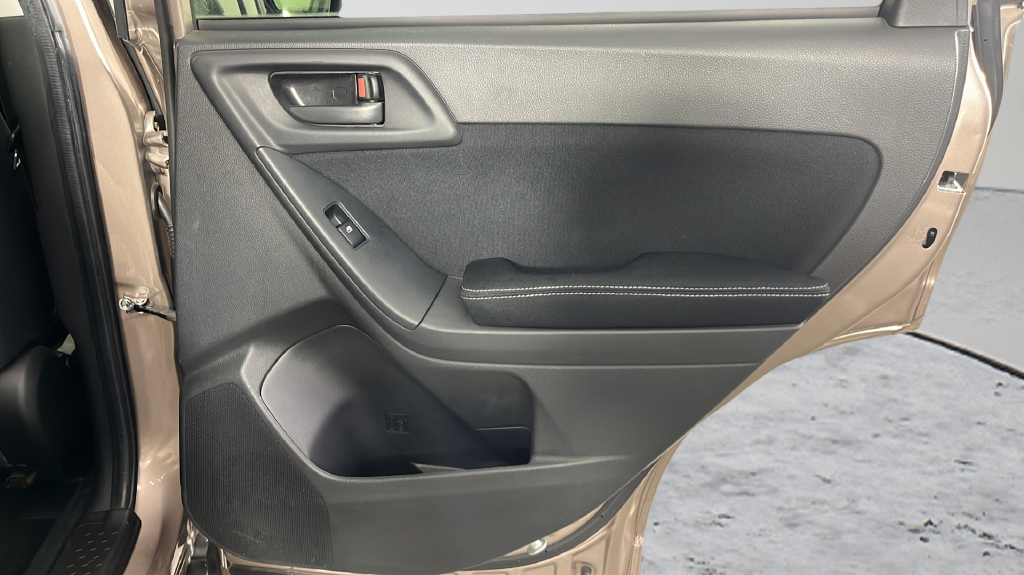 2015 Subaru Forester i Premium - Photo 17