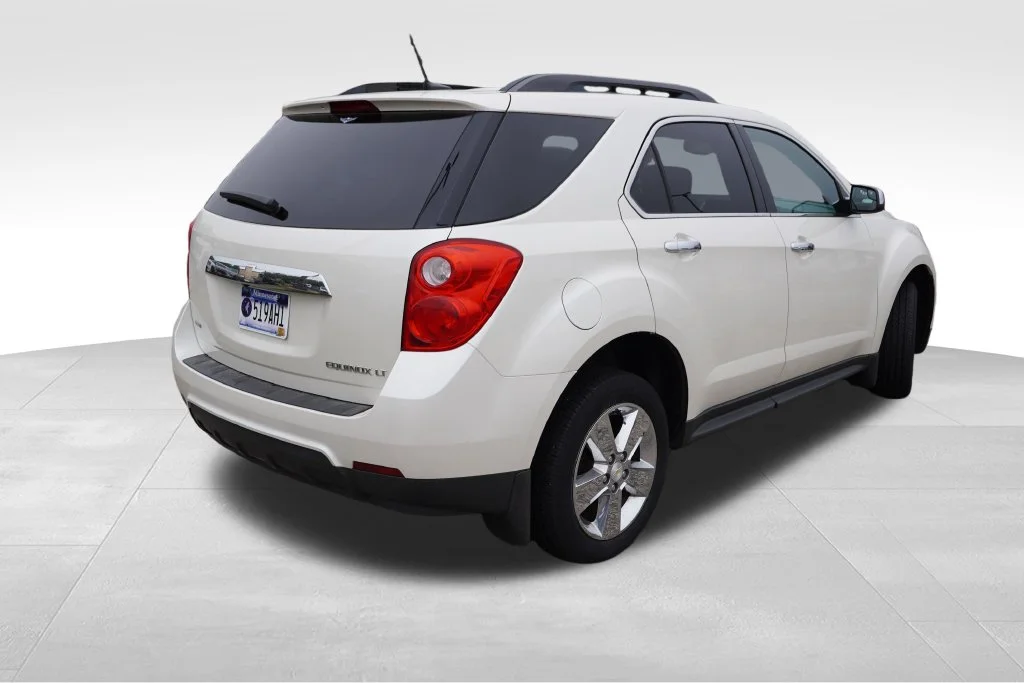 Used 2014 White Diamond Tricoat Chevrolet LT image 3