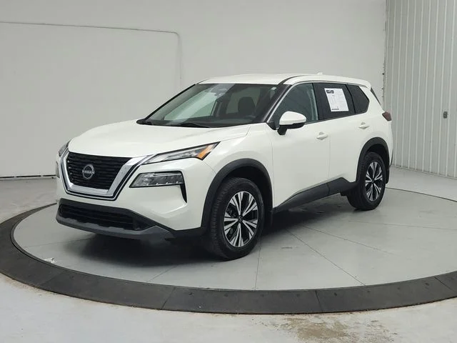 Used 2022 White Nissan SV image 4