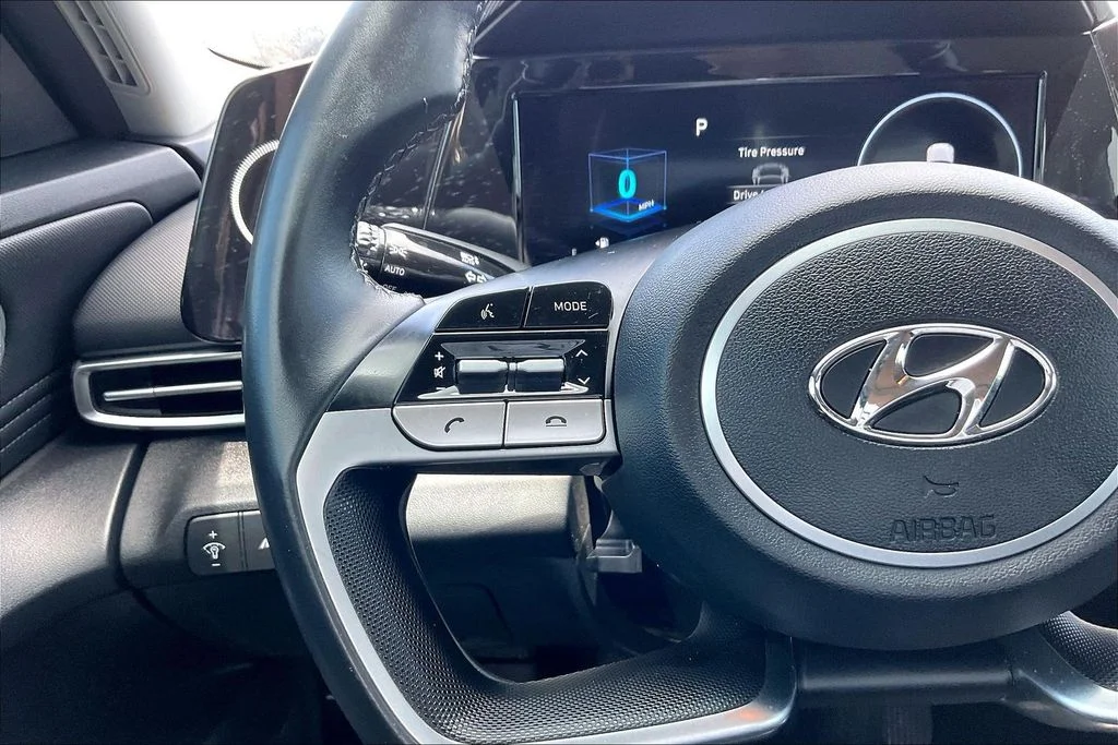 Used 2022 Black Hyundai SEL image 10