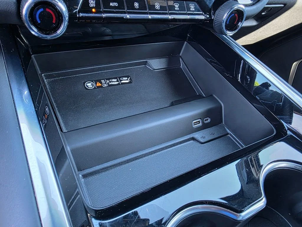 Used 2025 Black Chevrolet LT image 17