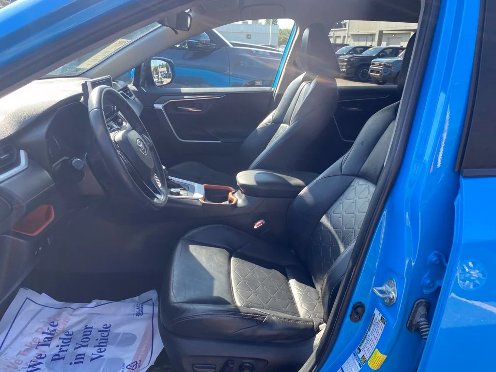 Used 2020 Blue Toyota Adventure image 6