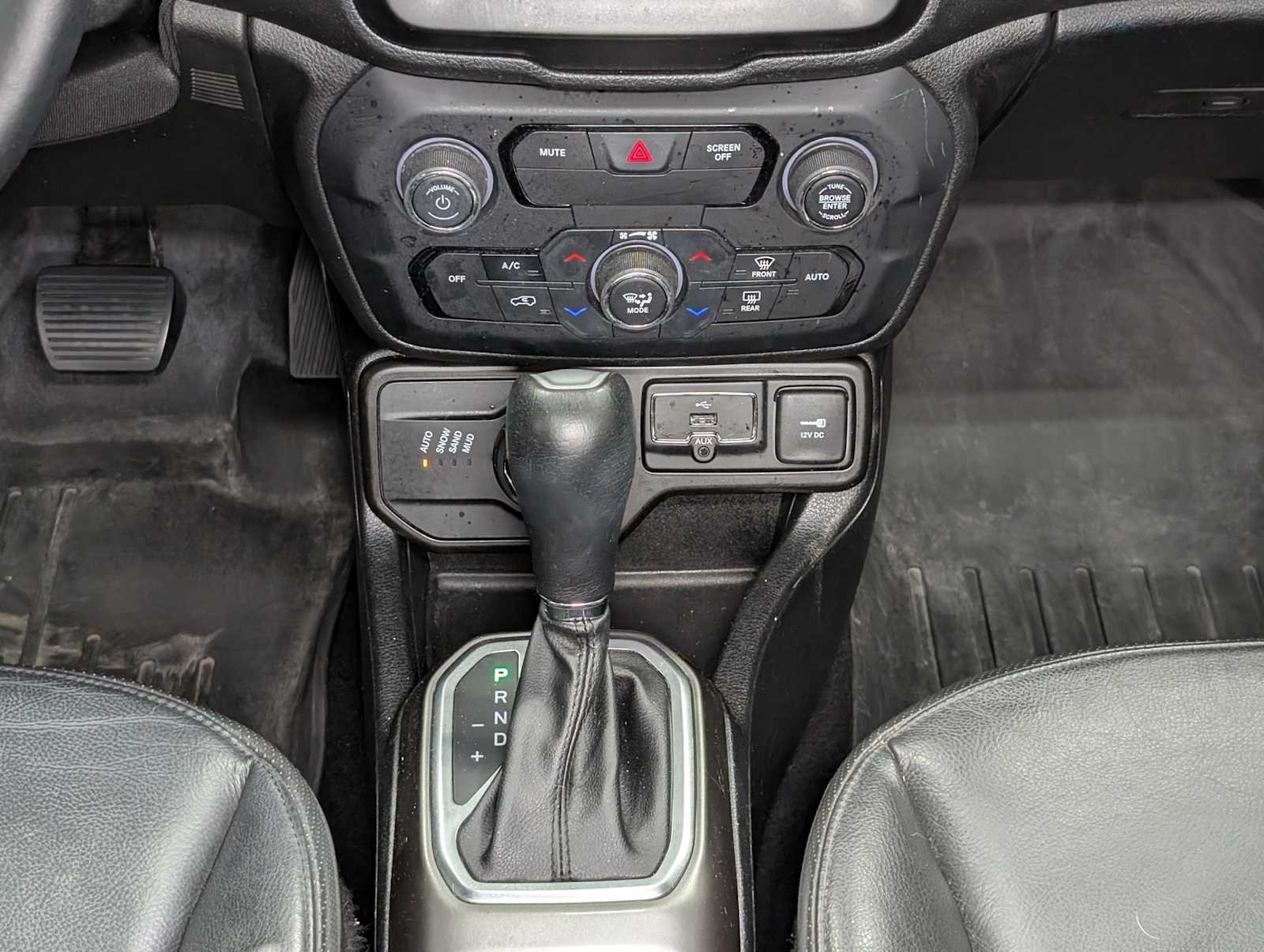 Used 2019 Alpine White Clearcoat Jeep Limited image 20
