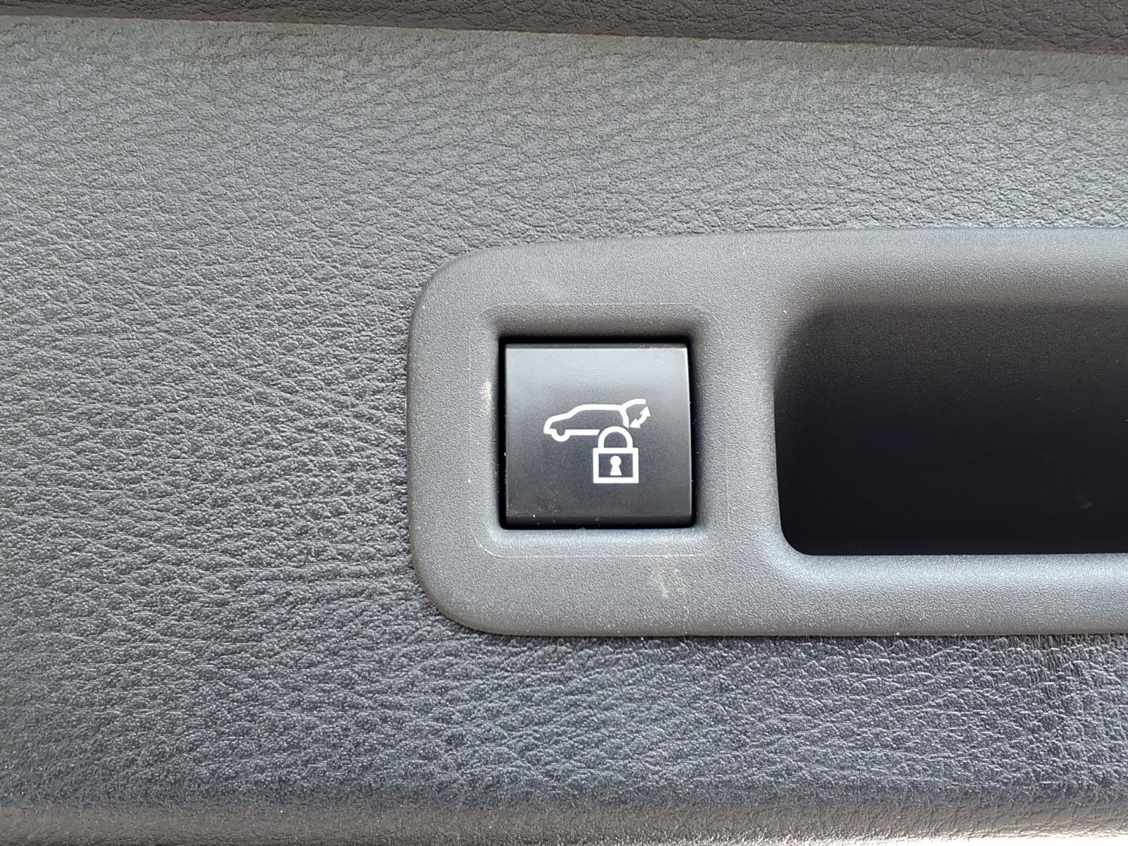 Used 2026 Wind Chill Pearl Toyota Limited image 6