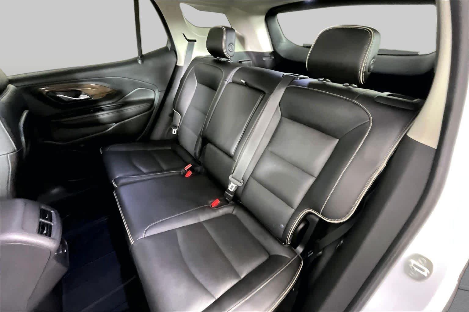 Used 2020 WHITE FROST TRICOAT GMC Denali image 18