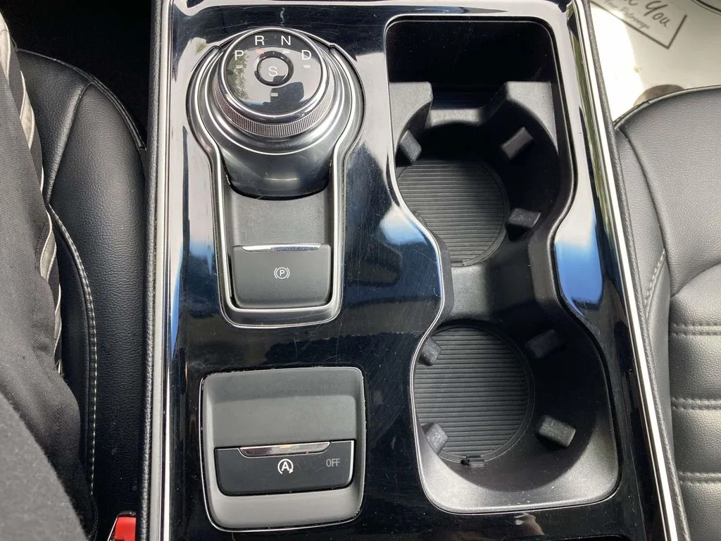 Used 2019 Gray Ford SEL image 18