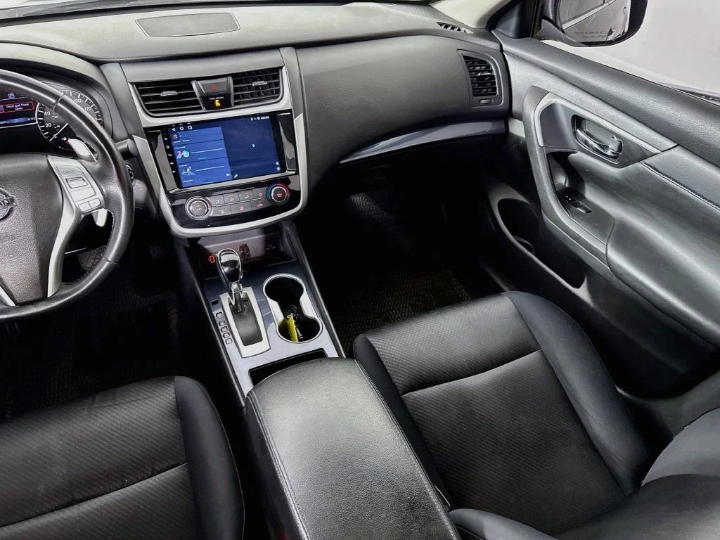 Used 2018 Super Black Clearcoat Nissan 2.5 SR image 28