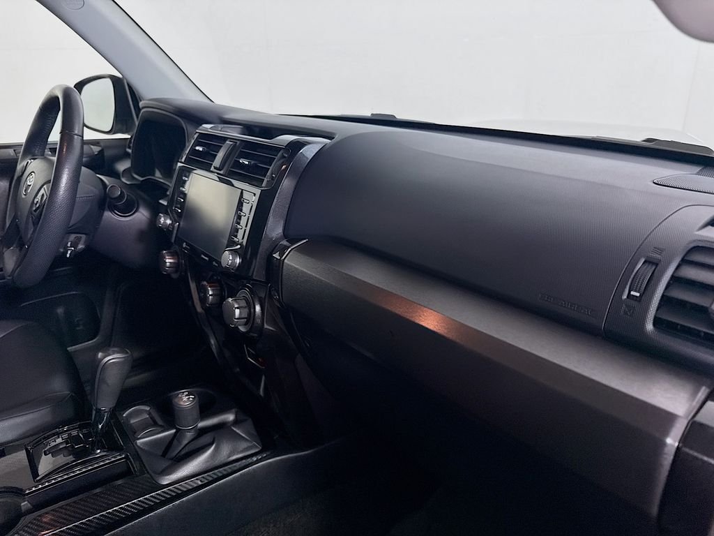 Used 2021 Classic Silver Metallic Toyota Venture image 27