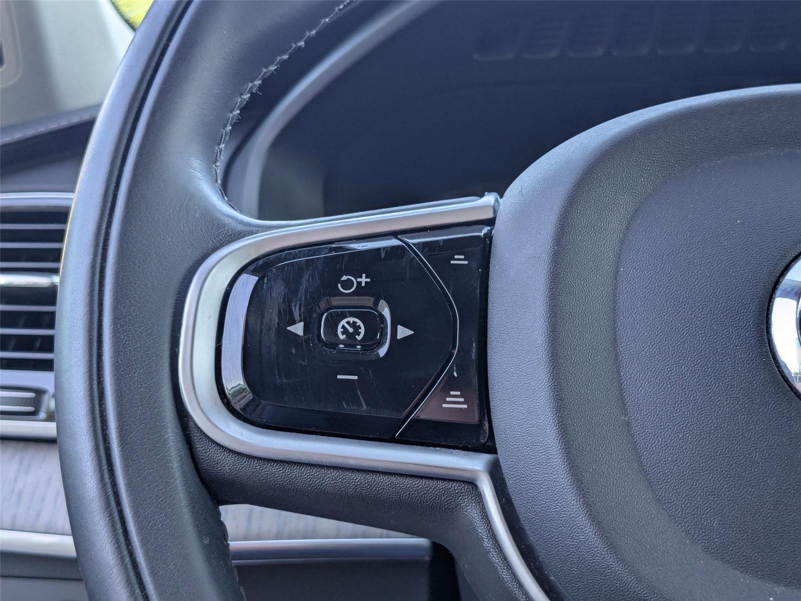 Used 2020 Thunder Grey Metallic Volvo Inscription image 33