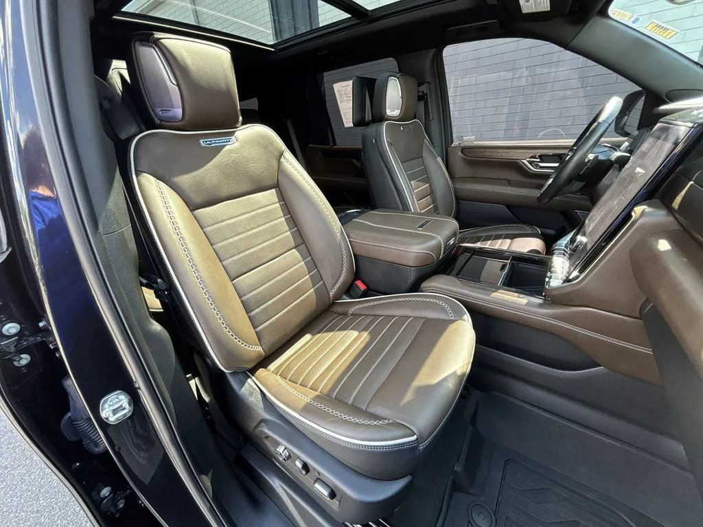 Used 2025 Silver GMC Denali Ultimate image 28