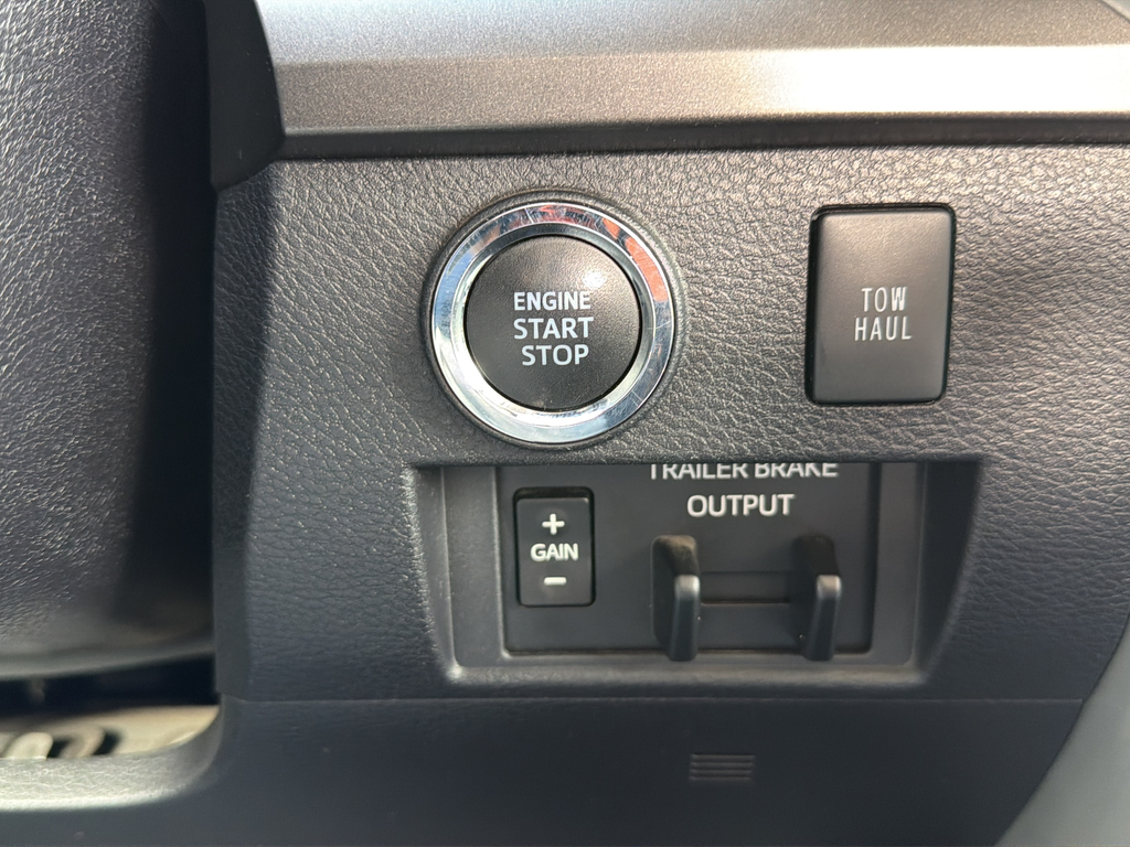 Used 2021 White Toyota SR5 image 20