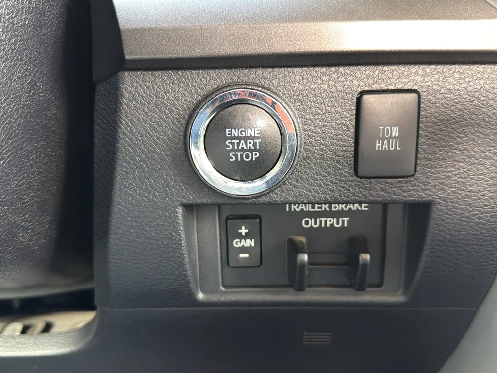 Used 2021 White Toyota SR5 image 19