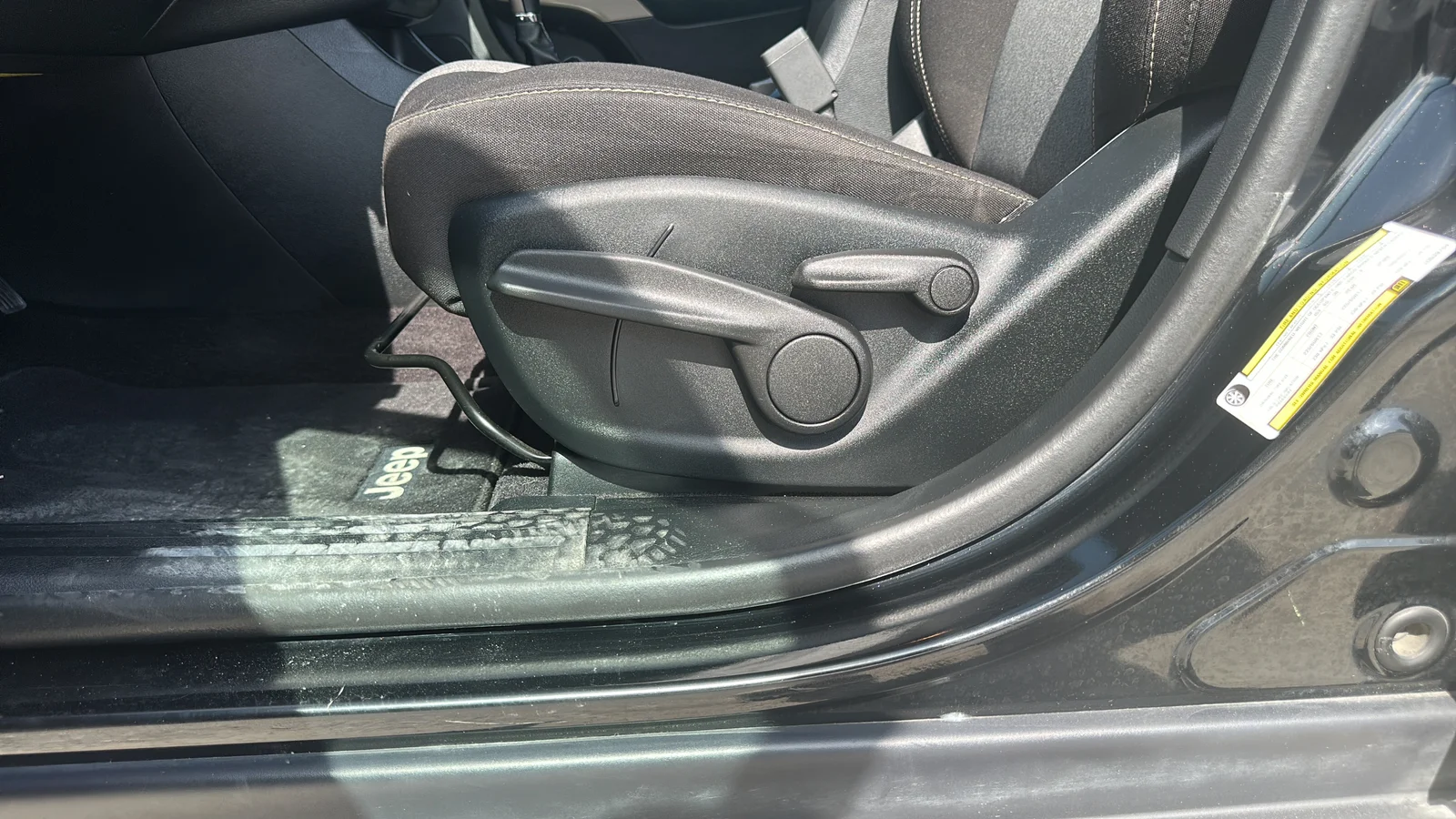 Used 2018 Black Jeep Latitude image 10
