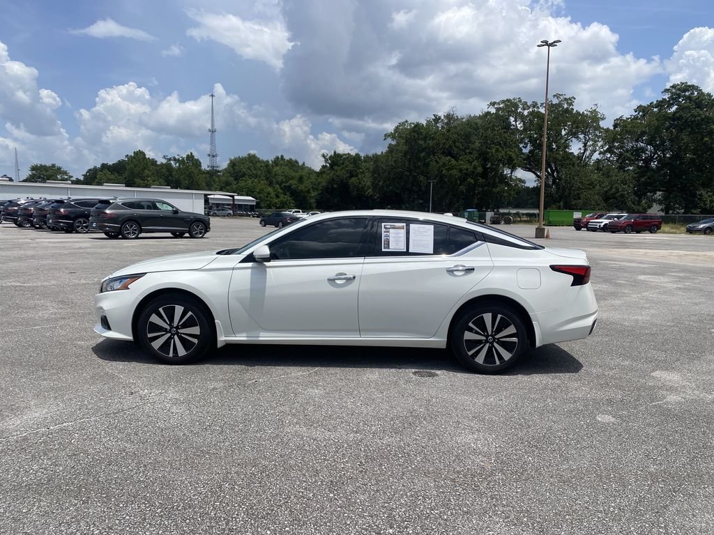 Used 2022 Pearl White Tricoat Nissan 2.5 SL image 5