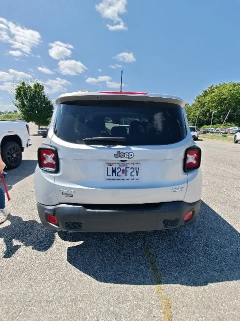 Used 2017 Silver Jeep Latitude image 21