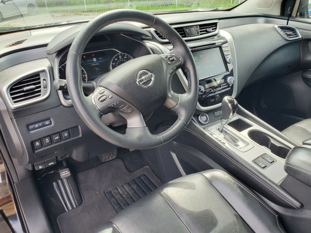 Used 2020 Black Nissan SL image 7